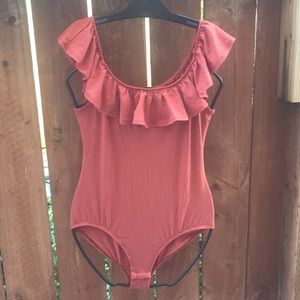 Off the shoulder Xhilaration dusty rose bodysuit